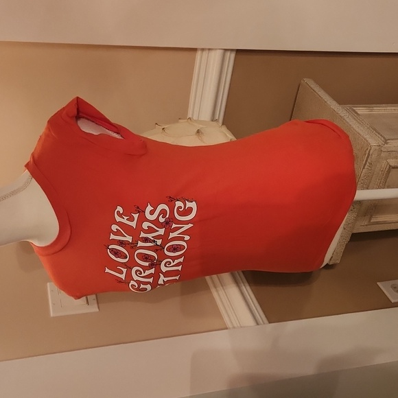 Girl dangerous orange womens tshirt love grows strong front sign size xs - Picture 10 of 11